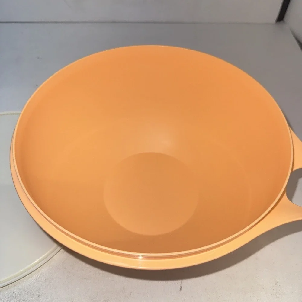 Tupperware thatsa bowl